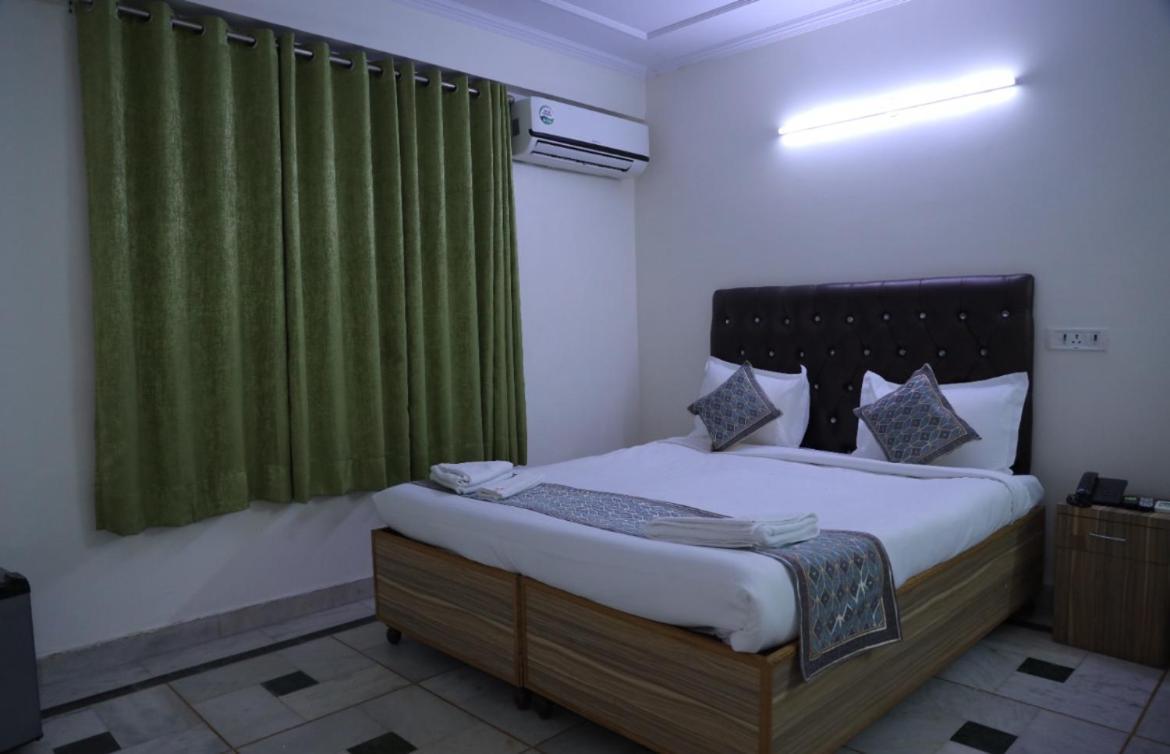 Hotel Star Palace - Near Karol Bagh Metro Delhi  Exterior foto